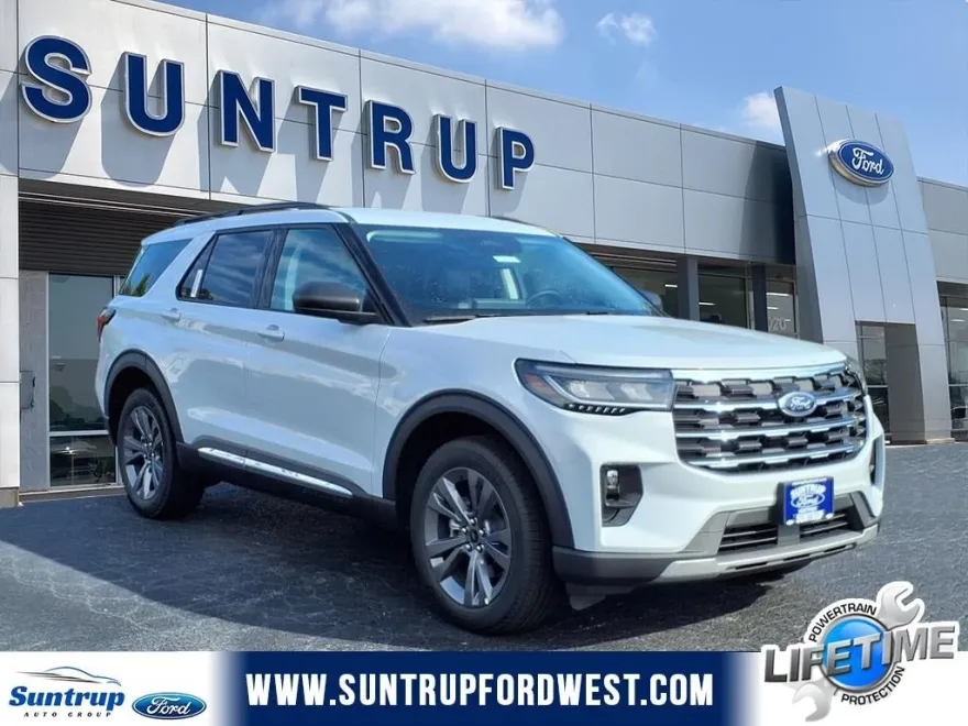 2025 Ford Explorer photo 1