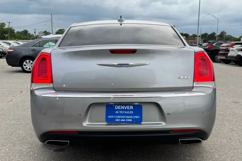 2018 Chrysler 300 Limited photo 1