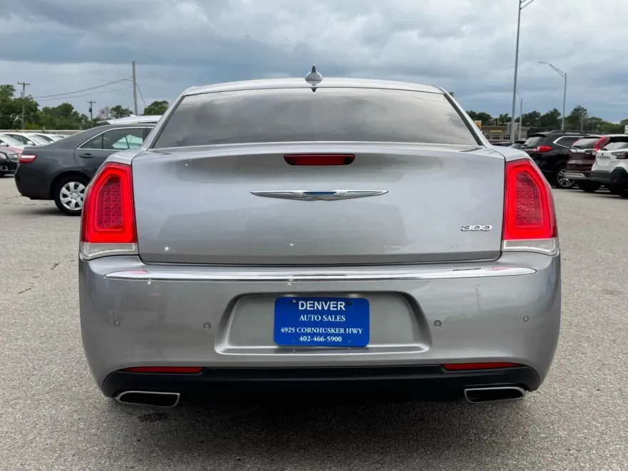 2018 Chrysler 300 Limited photo 1