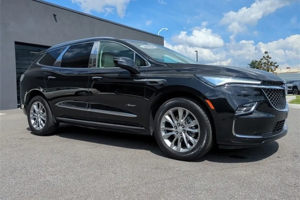 2022 Buick Enclave Avenir photo 1
