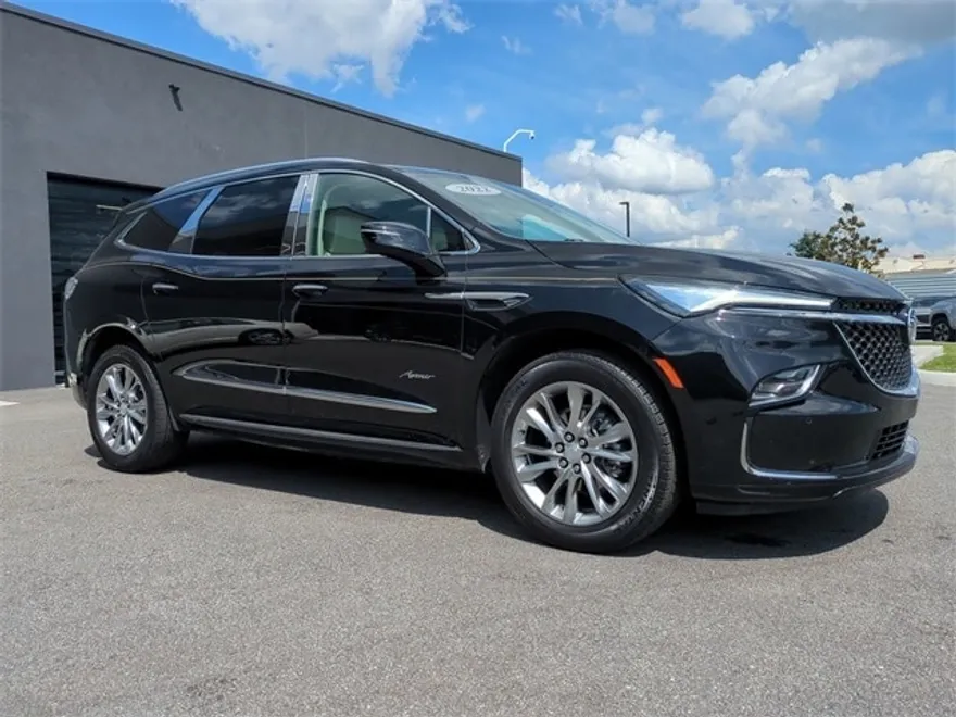 2022 Buick Enclave Avenir photo 1