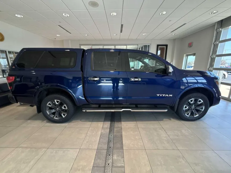2023 Nissan Titan Platinum Reserve photo 1