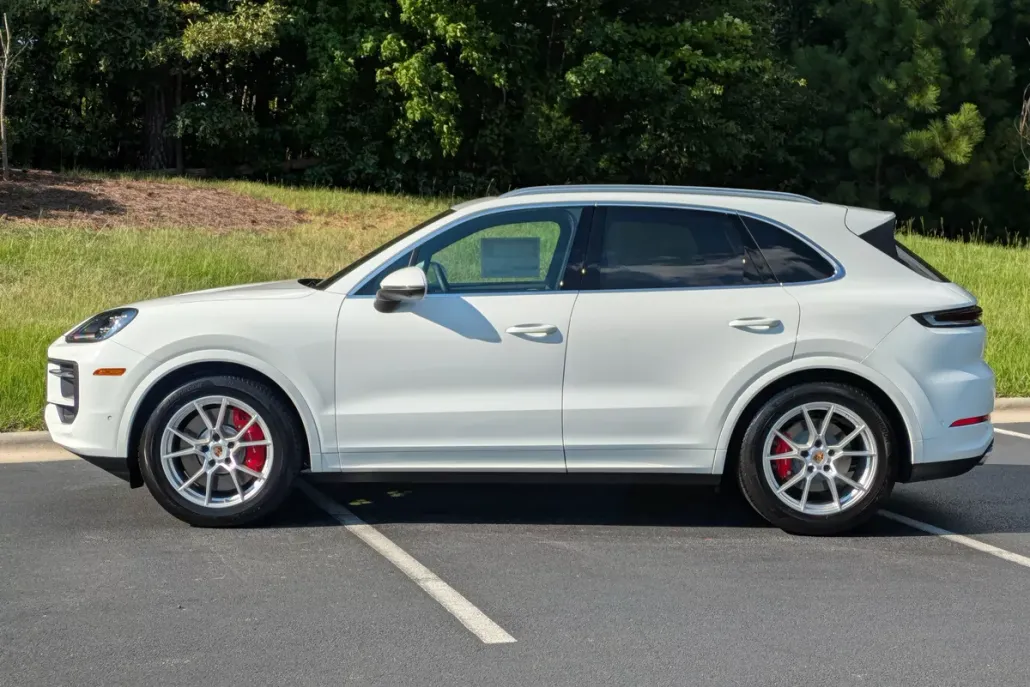 2025 Porsche Cayenne S photo 1