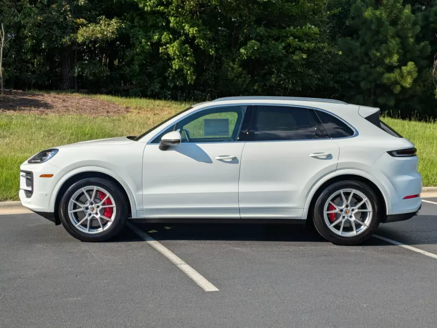 2025 Porsche Cayenne S photo 1