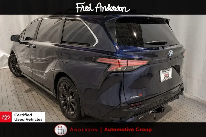 2024 Toyota Sienna XSE photo 1
