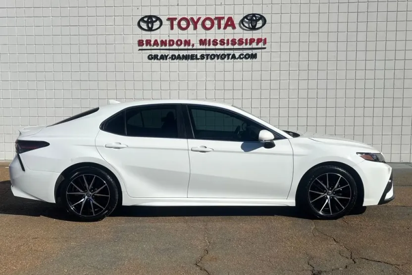 2023 Toyota Camry SE photo 1