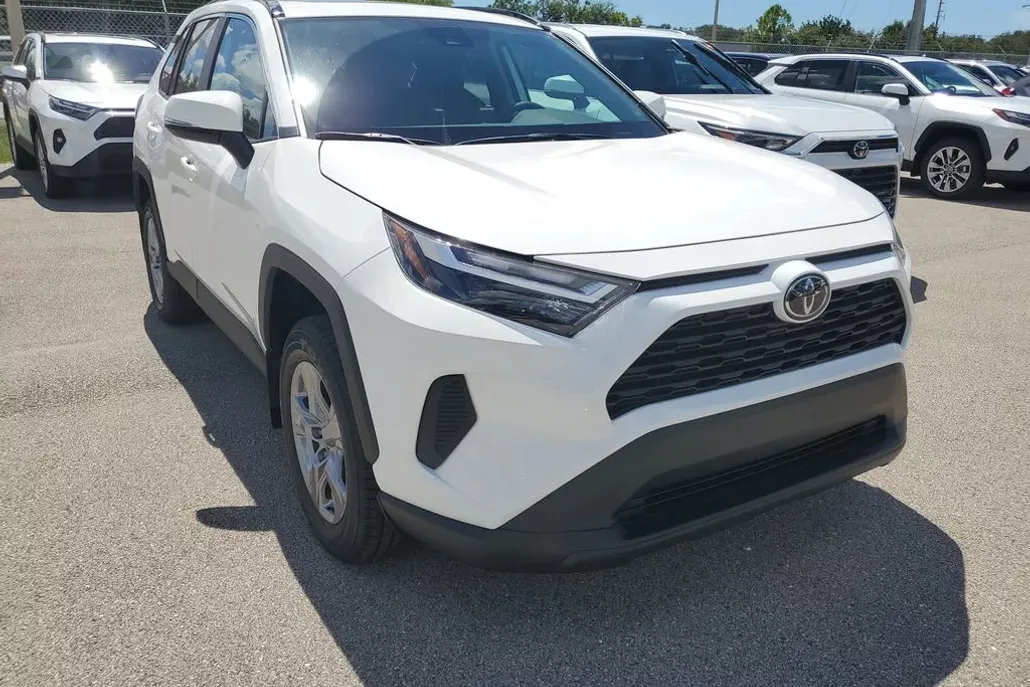 2025 Toyota RAV4 XLE photo 1