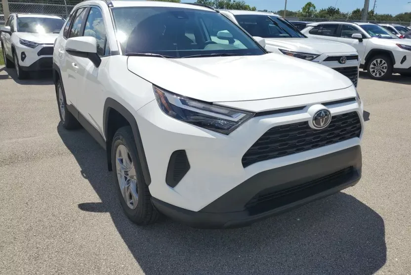 2025 Toyota RAV4 XLE photo 1