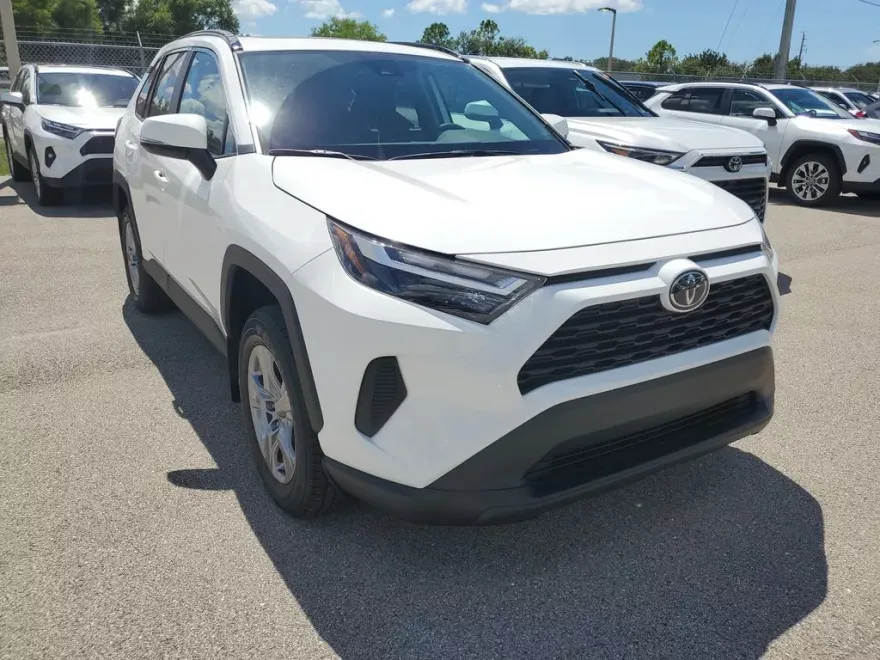 2025 Toyota RAV4 XLE photo 1