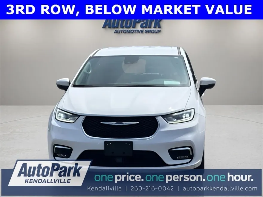 2023 Chrysler Pacifica Touring L photo 1