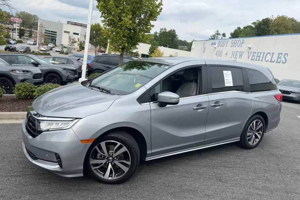 2024 Honda Odyssey Touring photo 1