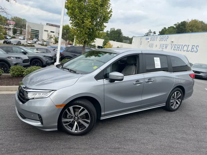 2024 Honda Odyssey Touring photo 1