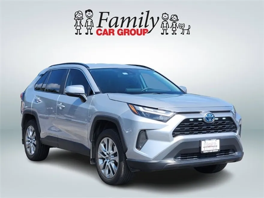 2024 Toyota RAV4 Hybrid XLE photo 1