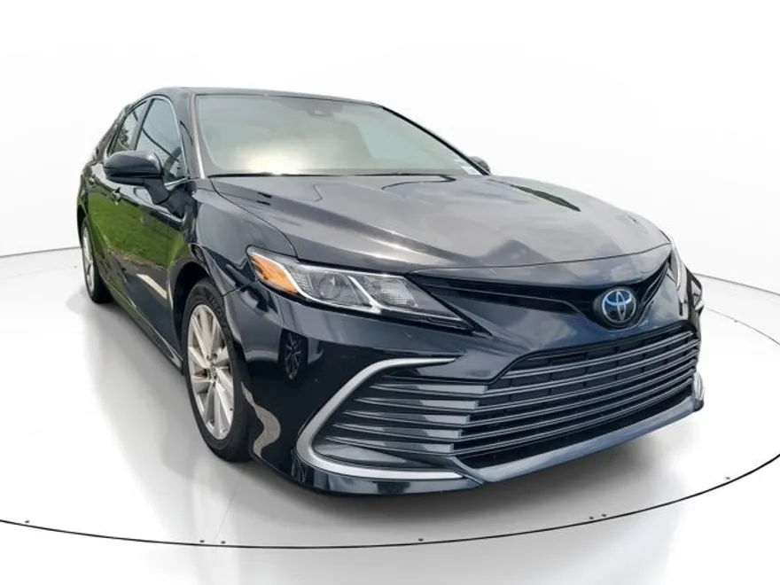2023 Toyota Camry LE photo 1