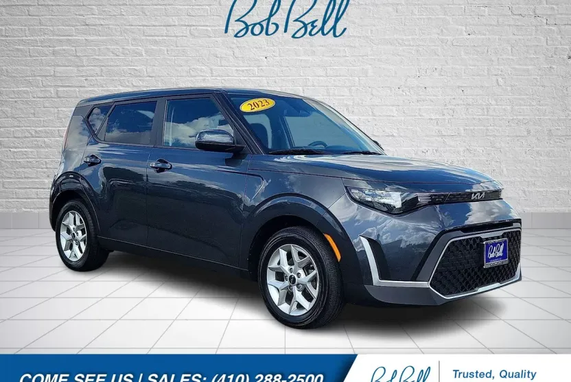 2023 Kia Soul LX photo 1