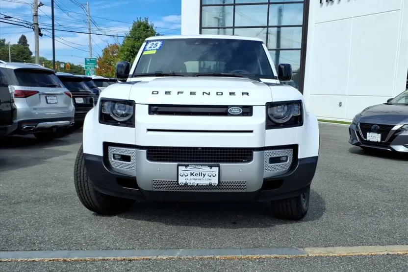 2025 Land Rover Defender S photo 1