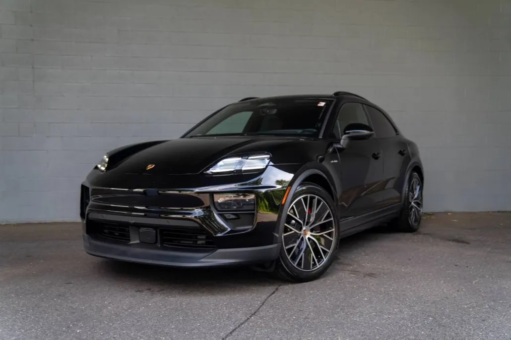 2025 Porsche Macan Electric photo 1