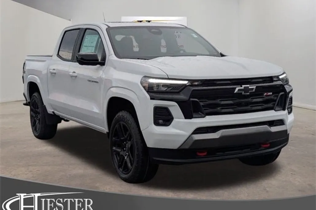 2025 Chevrolet Colorado Z71 photo 1