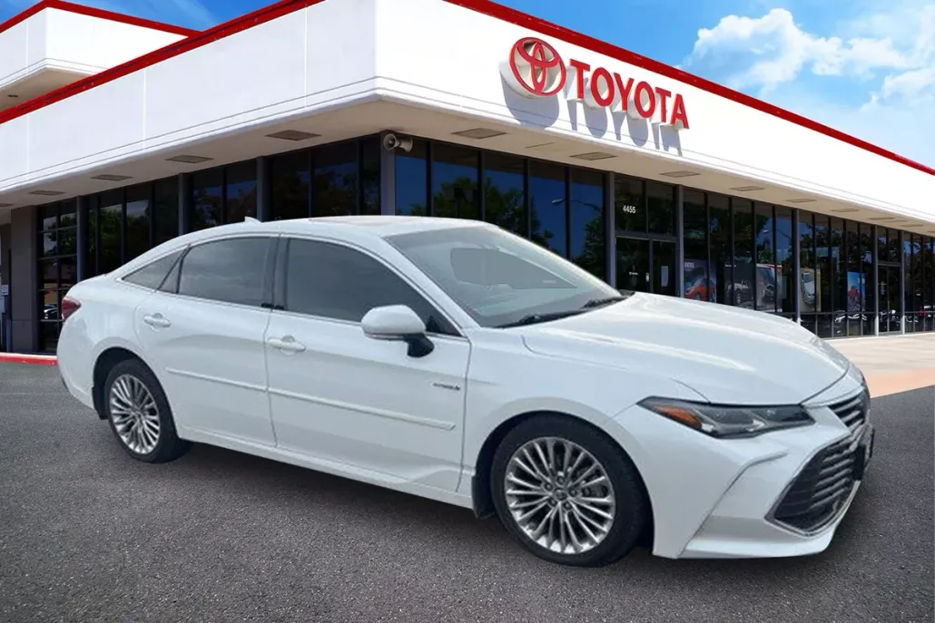 2019 Toyota Avalon Hybrid Limited photo 1