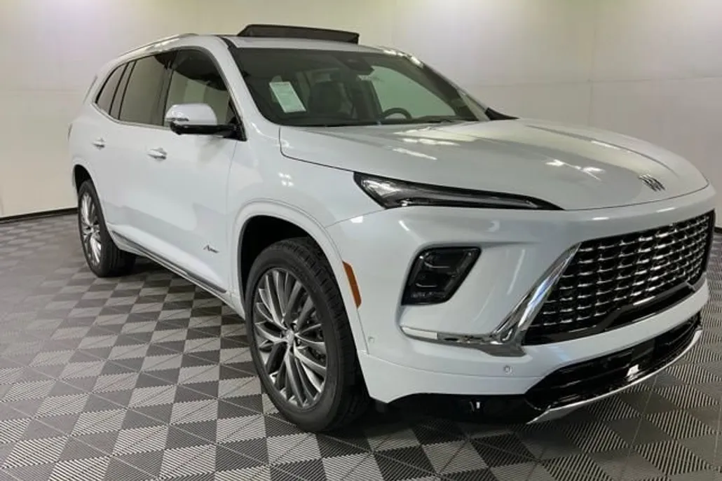 2026 Buick Enclave Avenir photo 1