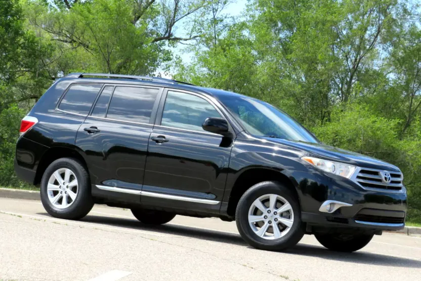 2013 Toyota Highlander Base photo 1
