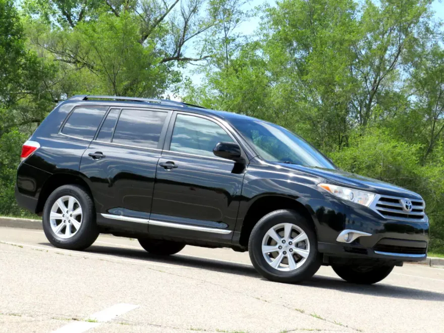 2013 Toyota Highlander Base photo 1
