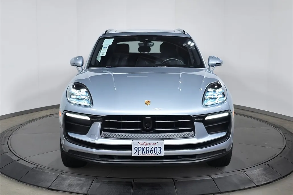 2024 Porsche Macan T photo 1