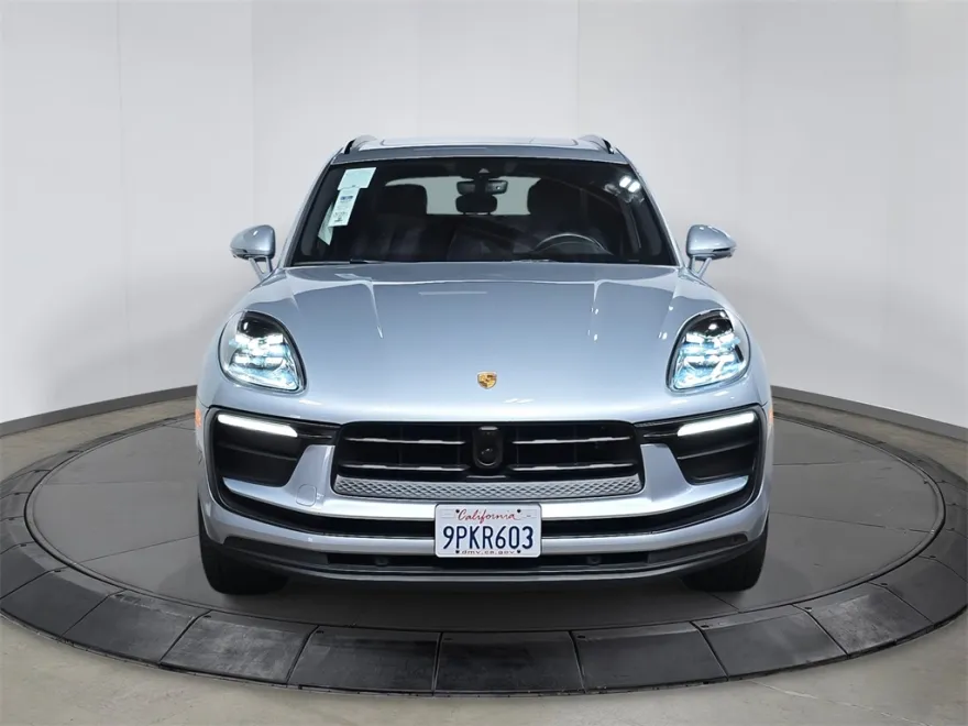 2024 Porsche Macan T photo 1