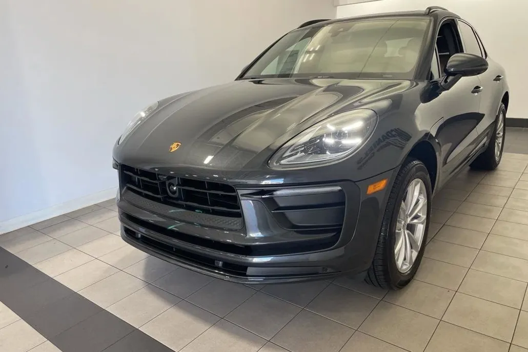 2025 Porsche Macan T photo 1
