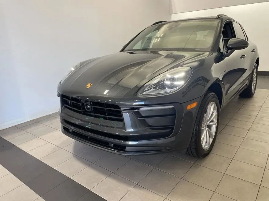 2025 Porsche Macan T photo 1