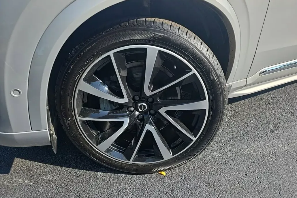 2023 Volvo XC90 AWD Plus photo 1
