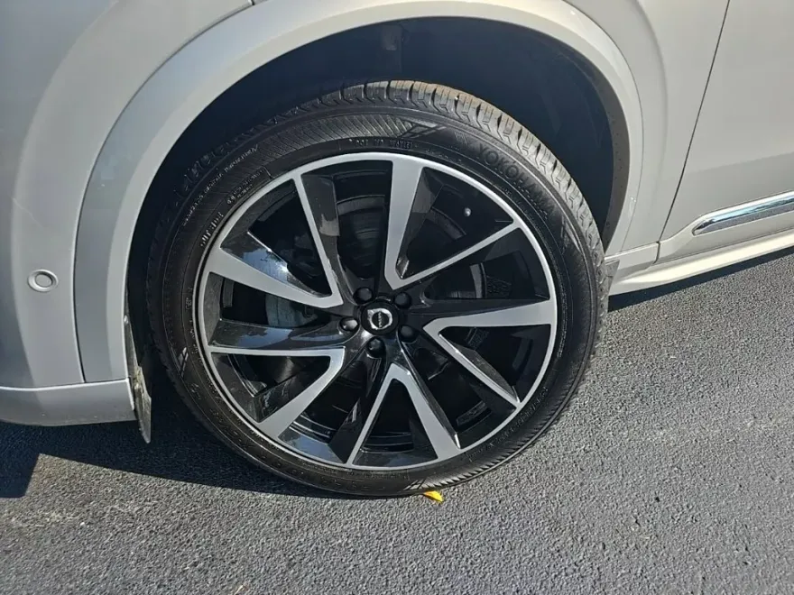 2023 Volvo XC90 AWD Plus photo 1
