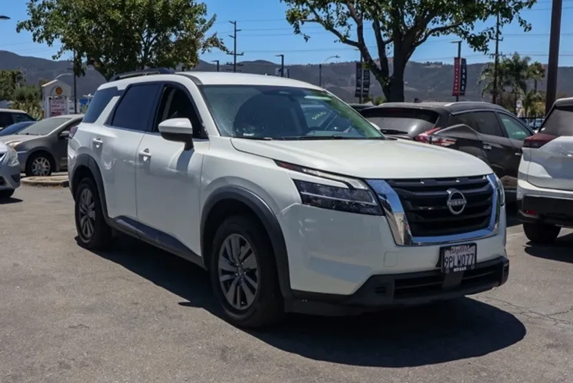 2022 Nissan Pathfinder SV photo 1