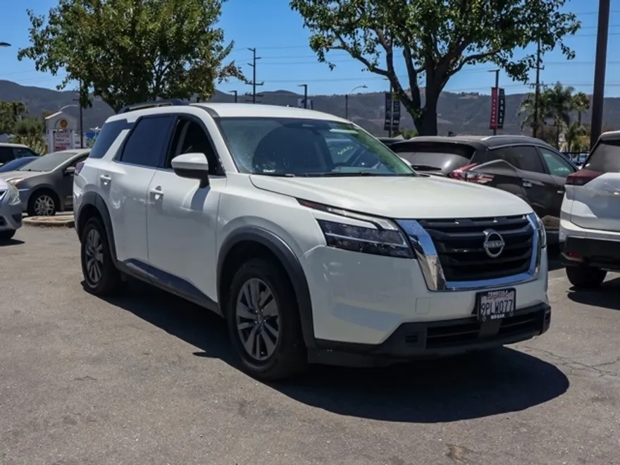 2022 Nissan Pathfinder SV photo 1