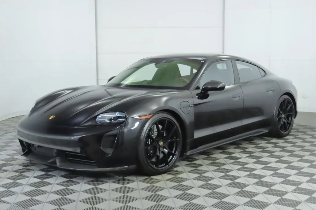 2022 Porsche Taycan GTS photo 1