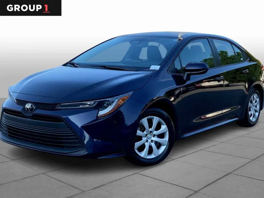 2024 Toyota Corolla LE photo 1