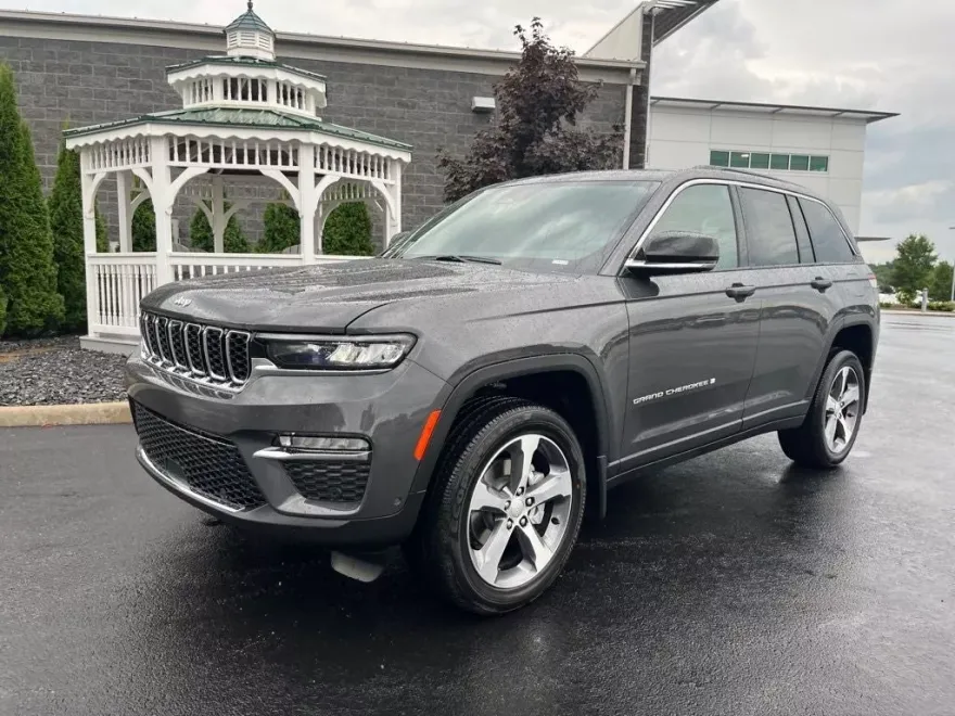 2025 Jeep Grand Cherokee Limited photo 1