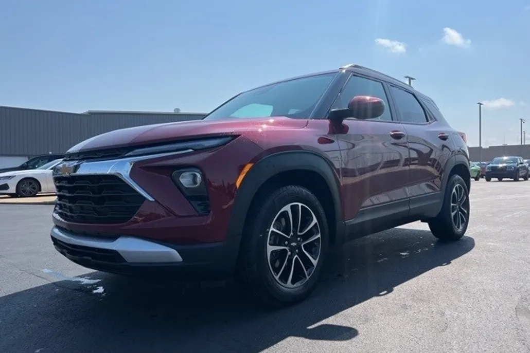 2024 Chevrolet Trailblazer LT photo 1
