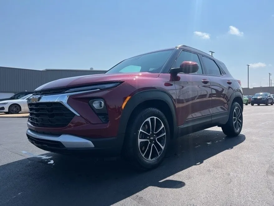 2024 Chevrolet Trailblazer LT photo 1