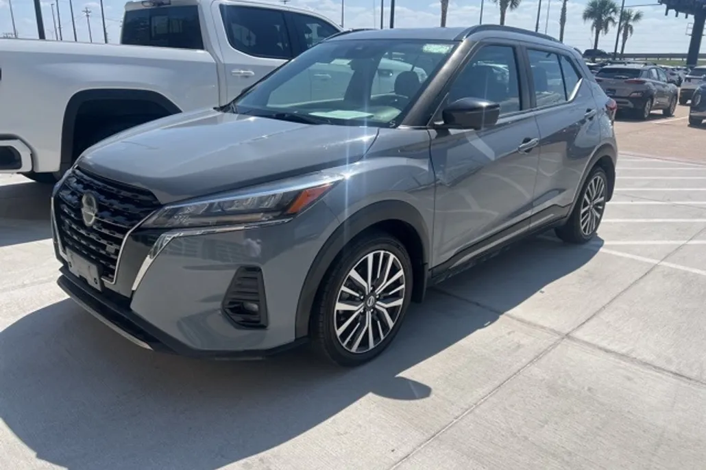 2021 Nissan Kicks SR photo 1