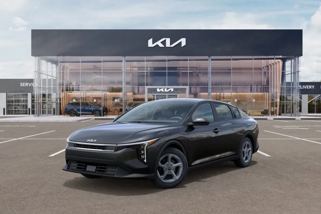 2025 Kia K4 LXS photo 1
