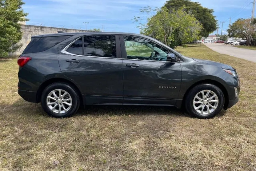 2021 Chevrolet Equinox LT photo 1