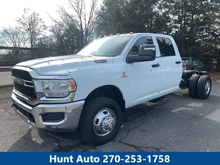 2024 Ram 3500 Tradesman photo 1