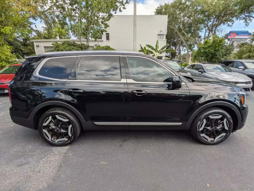 2023 Kia Telluride EX photo 1
