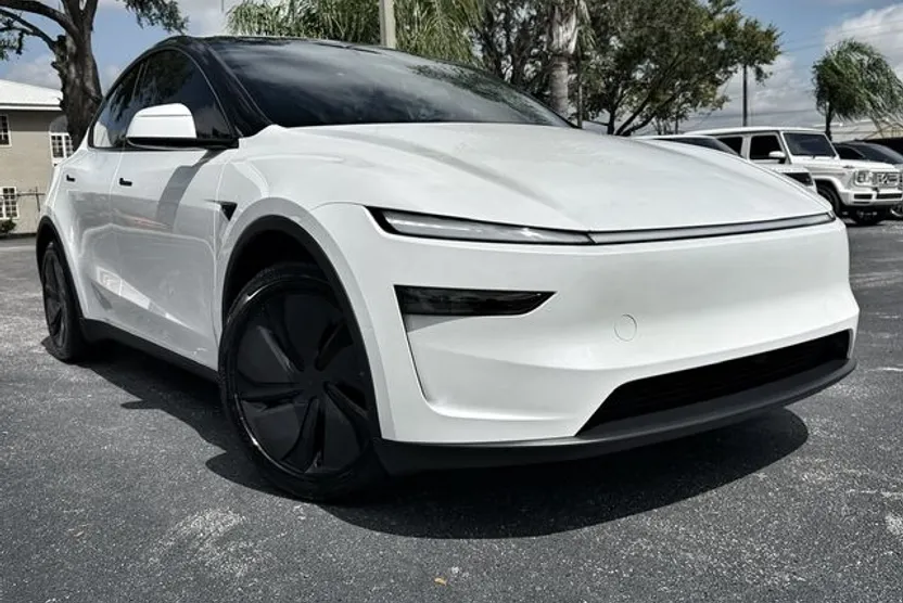 2026 Tesla Model Y Long Range photo 1
