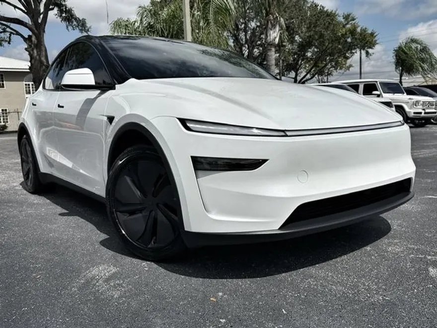 2026 Tesla Model Y Long Range photo 1