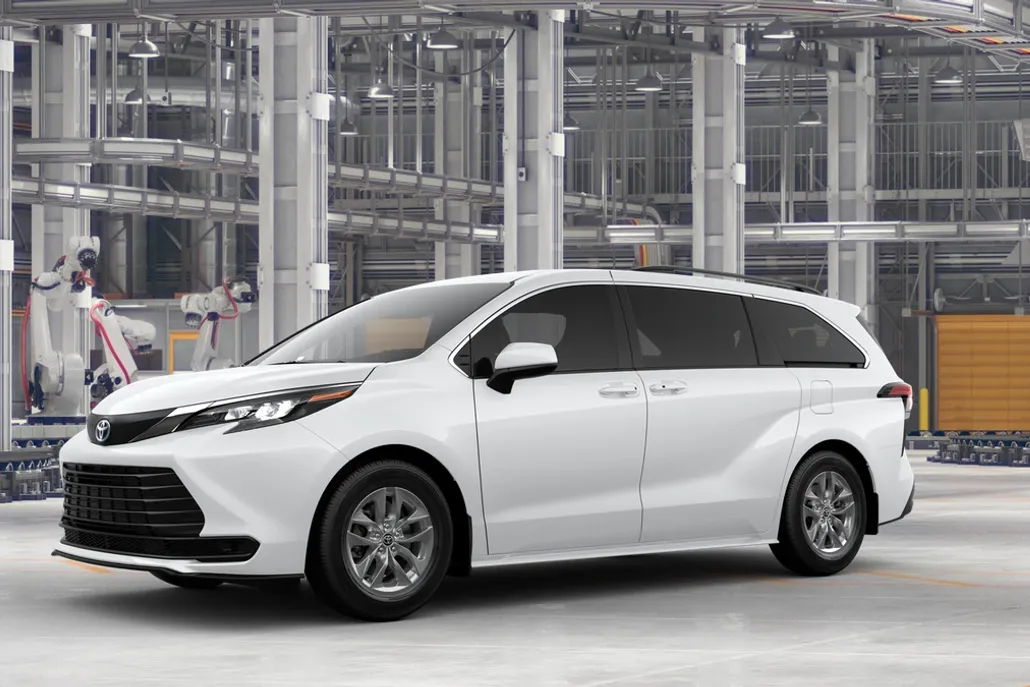 2025 Toyota Sienna LE photo 1