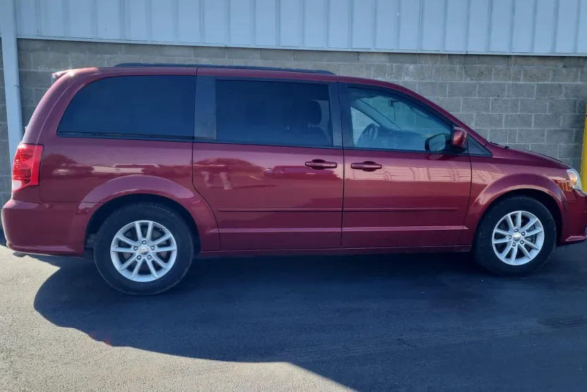 2015 Dodge Grand Caravan SXT photo 1