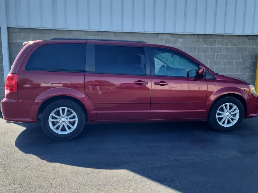 2015 Dodge Grand Caravan SXT photo 1
