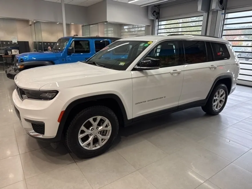 2023 Jeep Grand Cherokee Limited photo 1